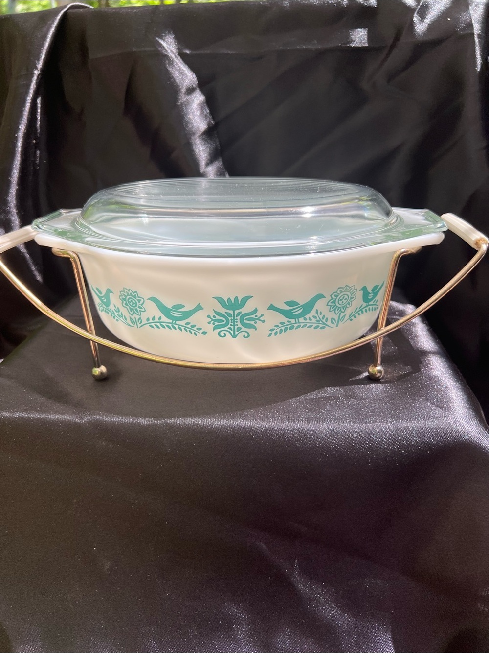 Vintage PYREX casserole dish with lid and holder circa 1959-1961